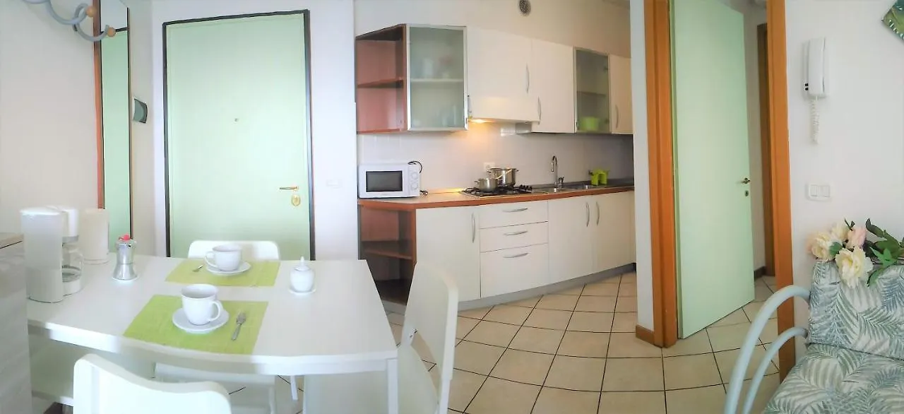 Green Holiday Wohnung Mit Schwimmbad Bibione Apartamento