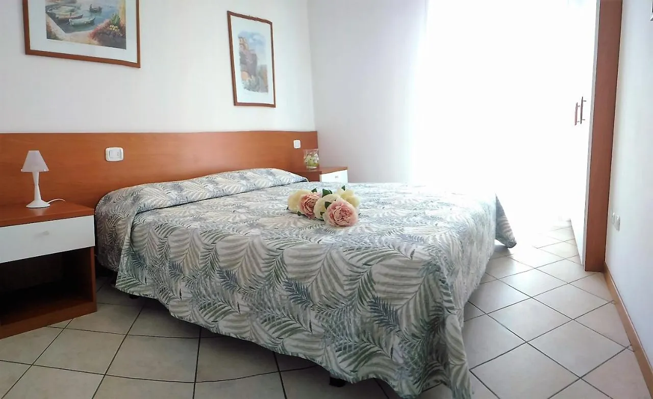 Apartamento Green Holiday Wohnung Mit Schwimmbad Bibione Itália