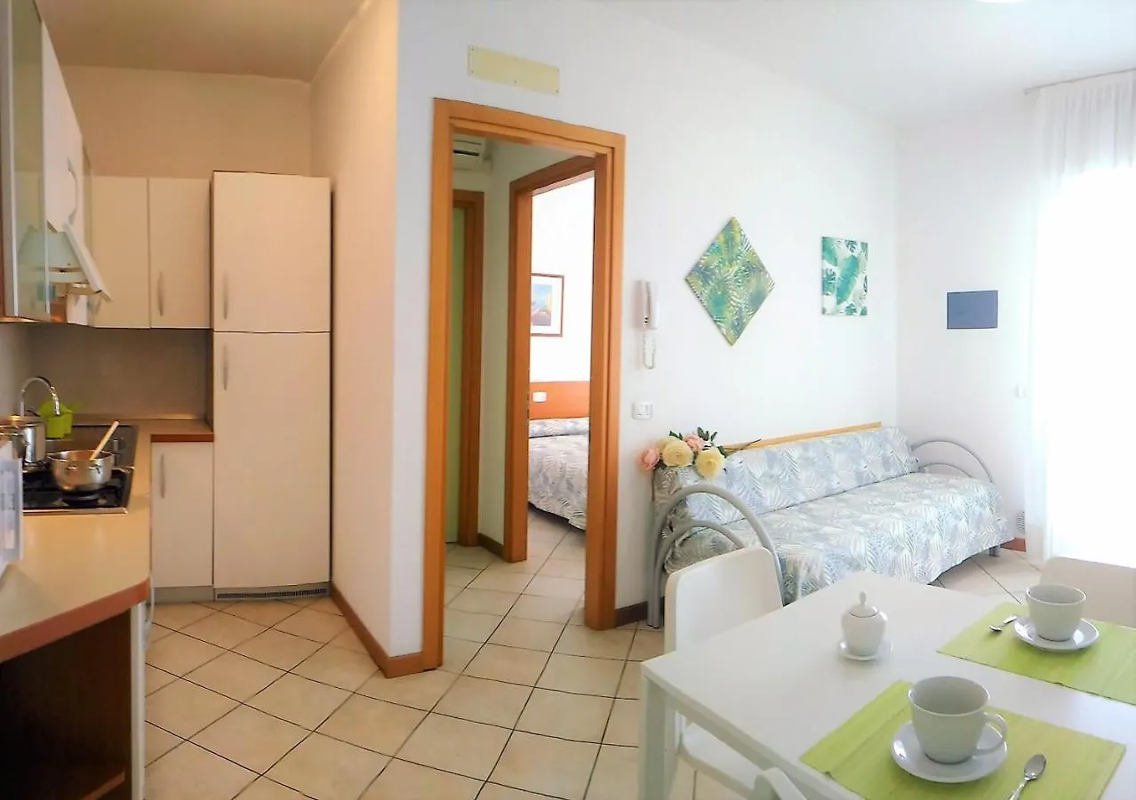 Green Holiday Wohnung Mit Schwimmbad Bibione Apartamento